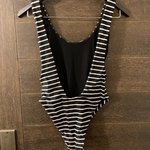 AERIE 🏖️ Super Scoop One Piece Swimsuit - Picture 5 of 8